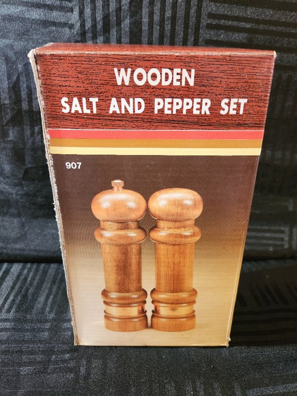 Wooden salt and pepper mill set with original box. Classic design